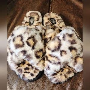 Volcom Cheetah Print Slippers